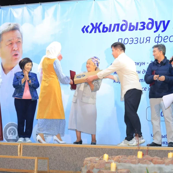 “Жаш толкун 2022” поэзия сынагынын финалистти, Элгиза Бусурманкулова:
