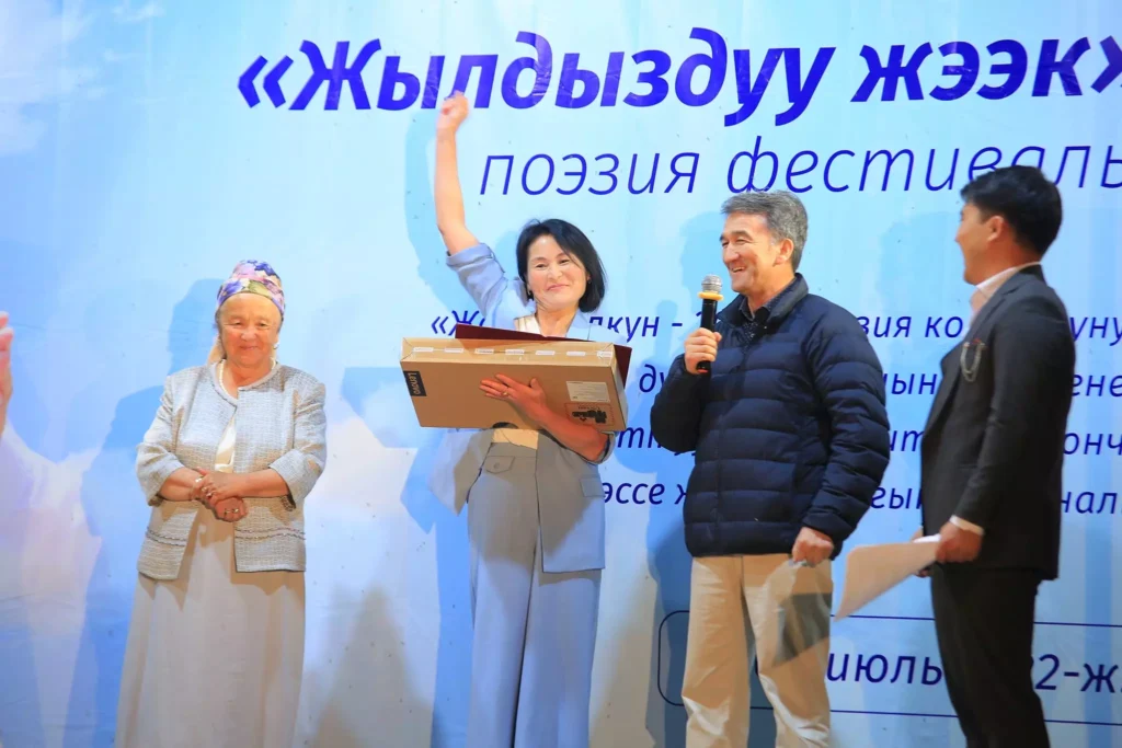 “Мен дүйнөгө баланын көзү менен карайм” эссе сынагынын финалистти, Жорготаева Махпуба :